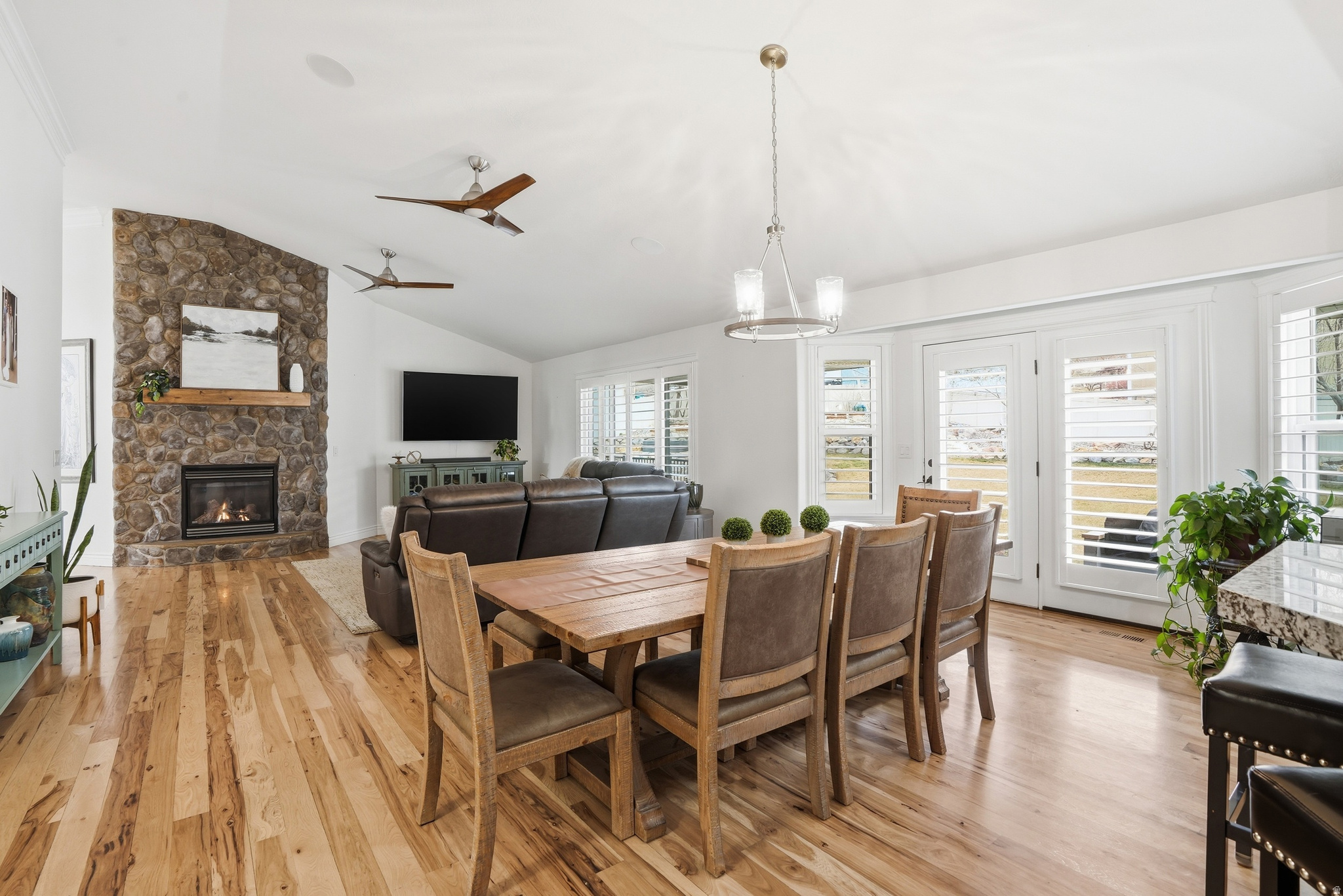 HOLLOW ESTATES - Residential