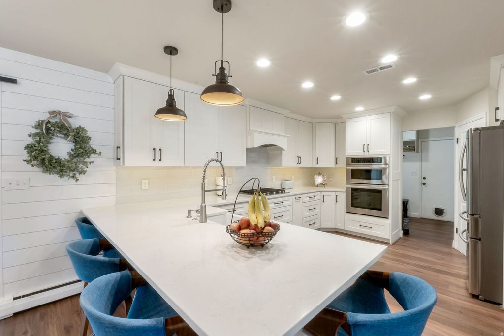 Photo of 1470 E SHOSHONE AVE, Sandy, UT 84092 (MLS # 2156562)