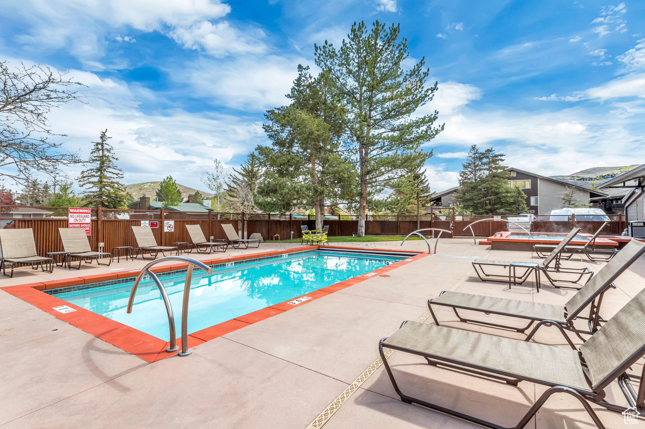 PROSPECTOR SQUARE - Residential