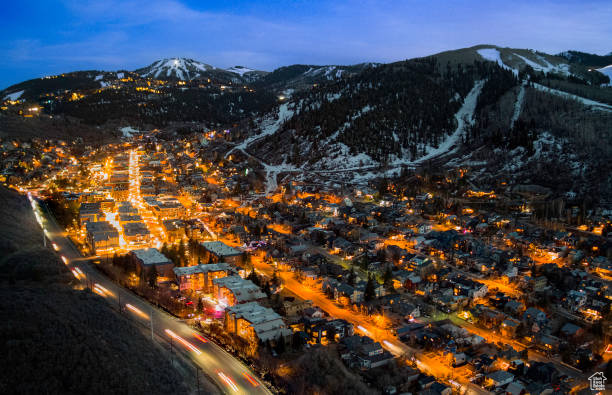 PROSPECTOR SQUARE - Residential