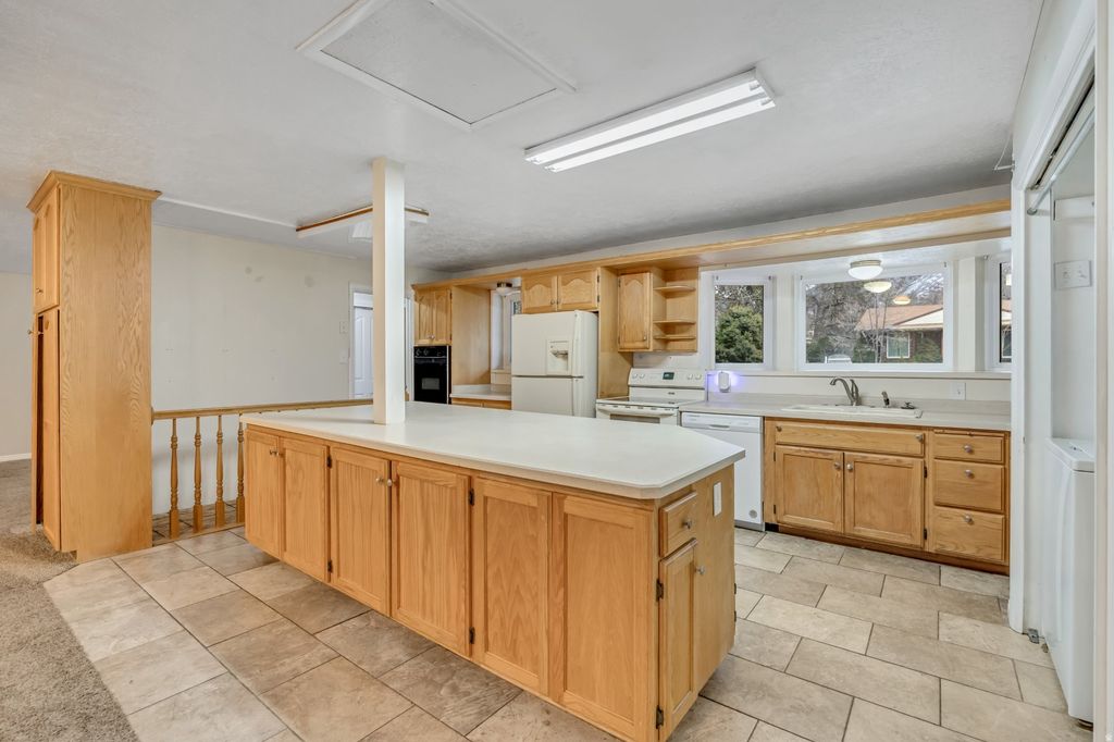 Photo of 2862 E PAMELA DR, Salt Lake City, UT 84121 (MLS # 2139375)