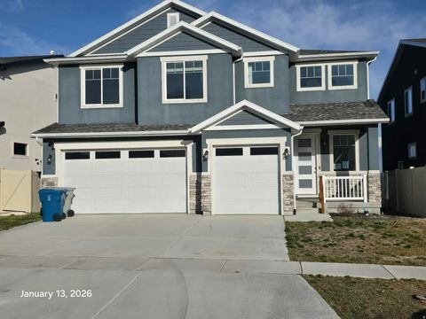 Photo of 3322 S WILD OAK RD, Saratoga Springs, UT 84045 (MLS # 2133073)