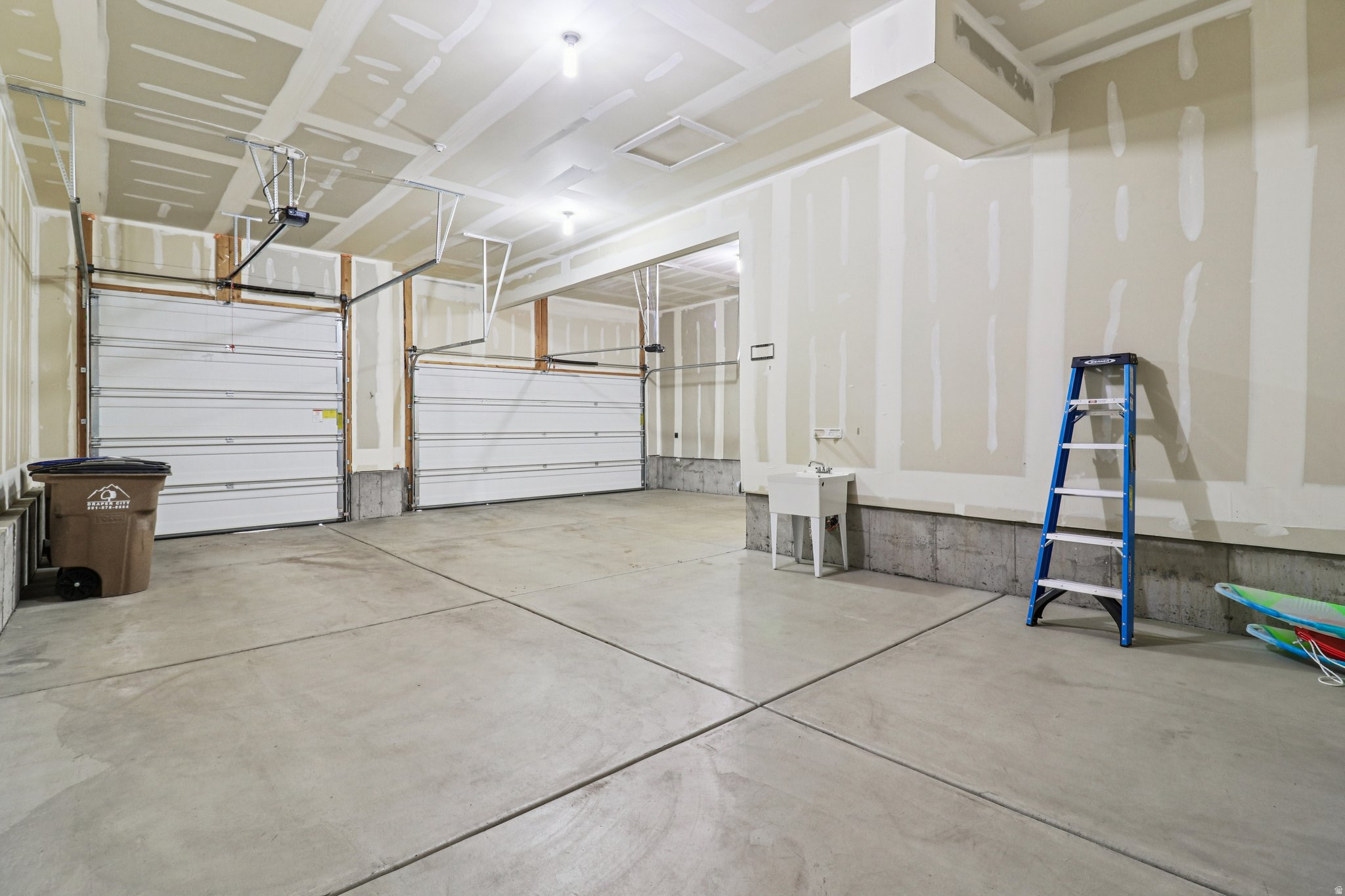 ROCKWELL ESTATES - Residential