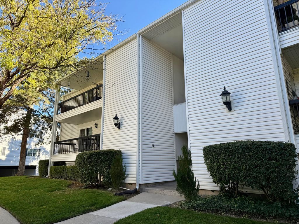 Photo of 651 E 4025 S #G, Salt Lake City, UT 84107 (MLS # 2120258)