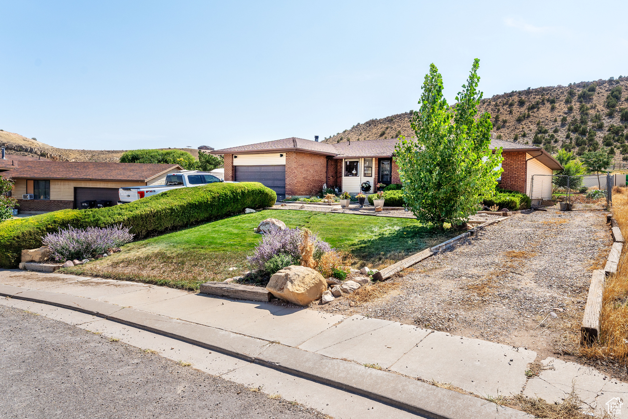 PAINTED HILLS ESTATE - Residential