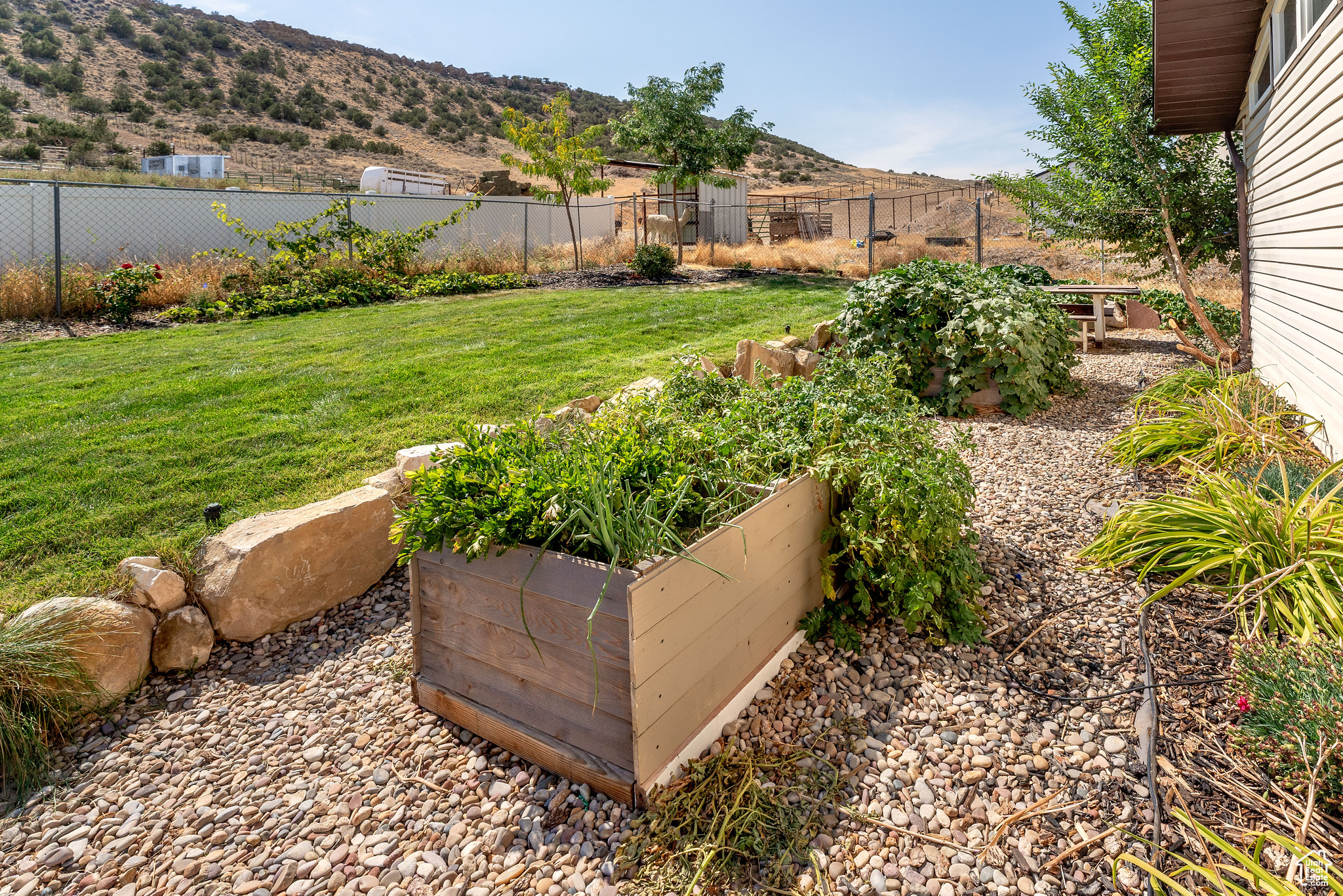 PAINTED HILLS ESTATE - Residential