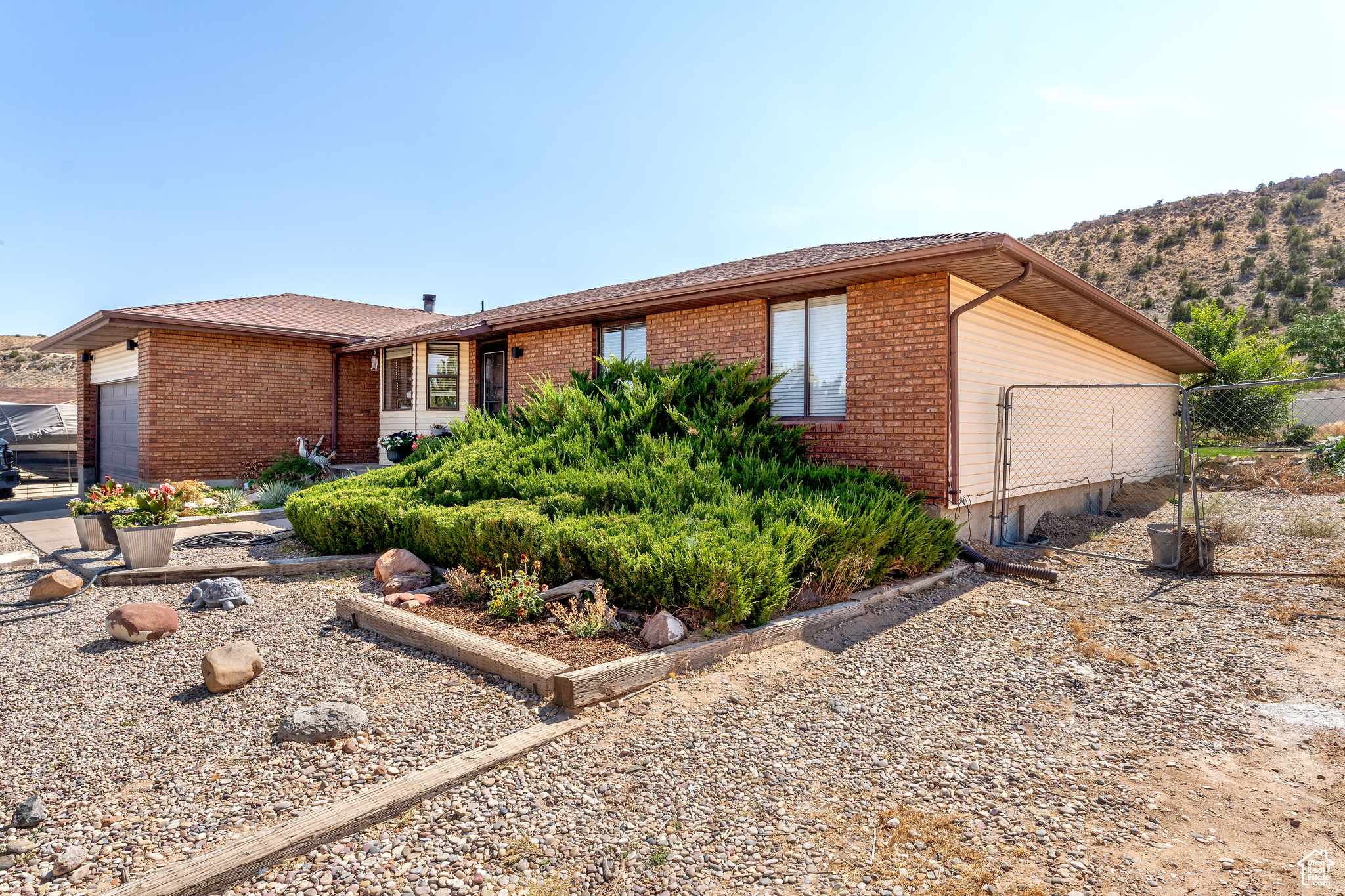 PAINTED HILLS ESTATE - Residential