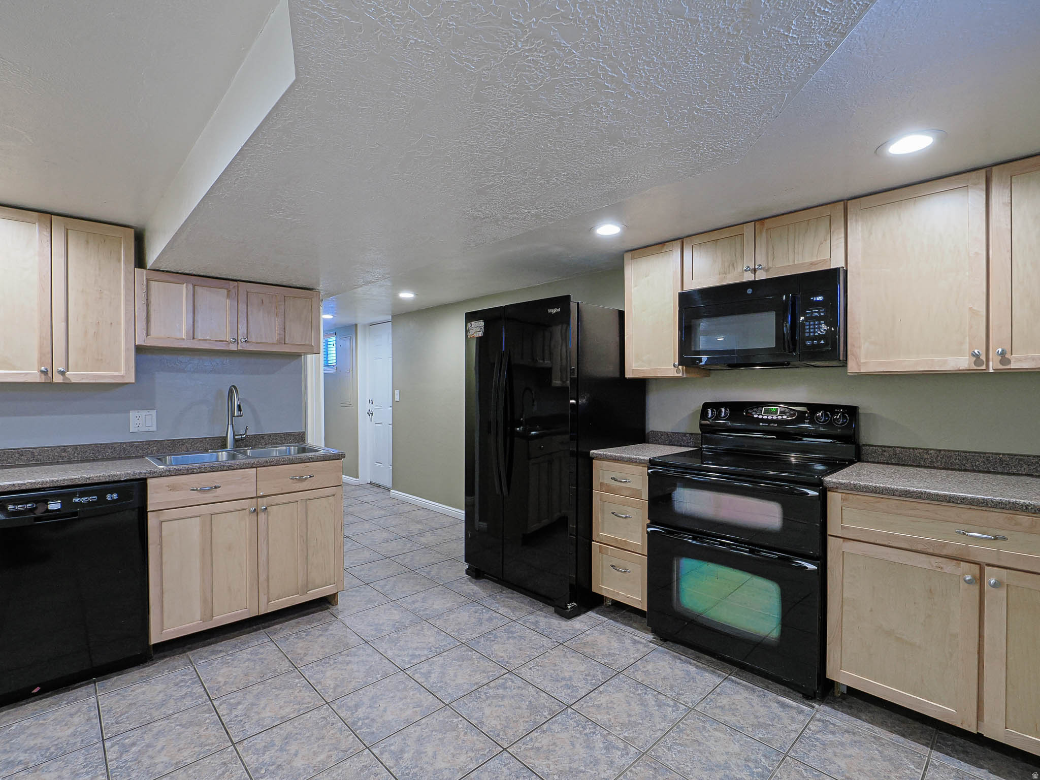 COUNTRY MANOR SUB NO - Residential