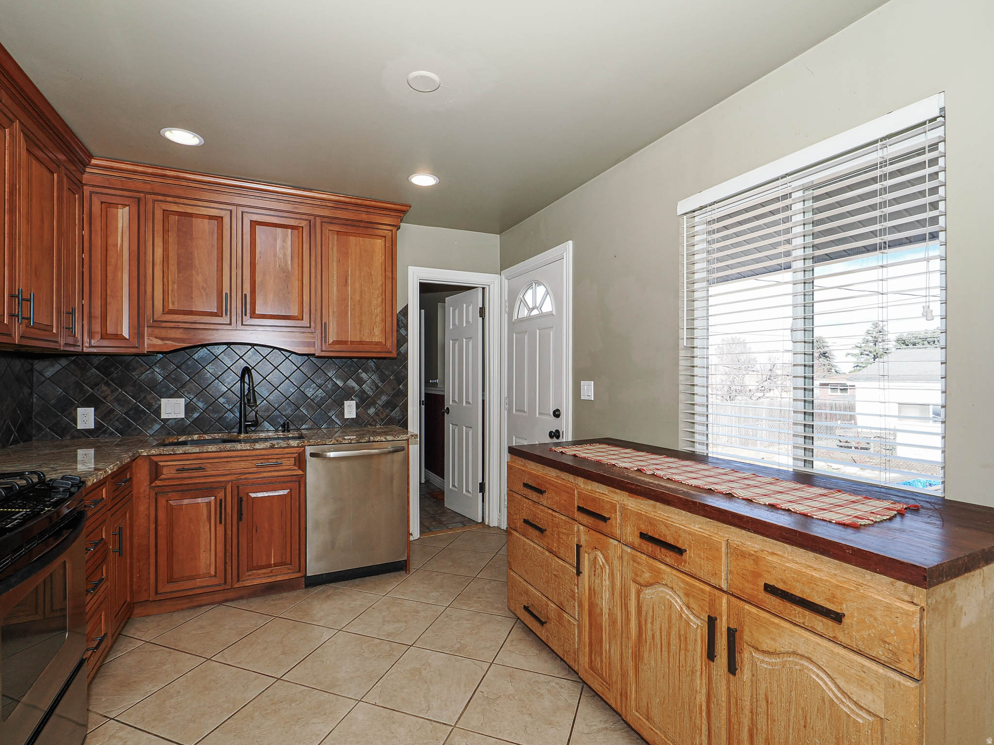 COUNTRY MANOR SUB NO - Residential