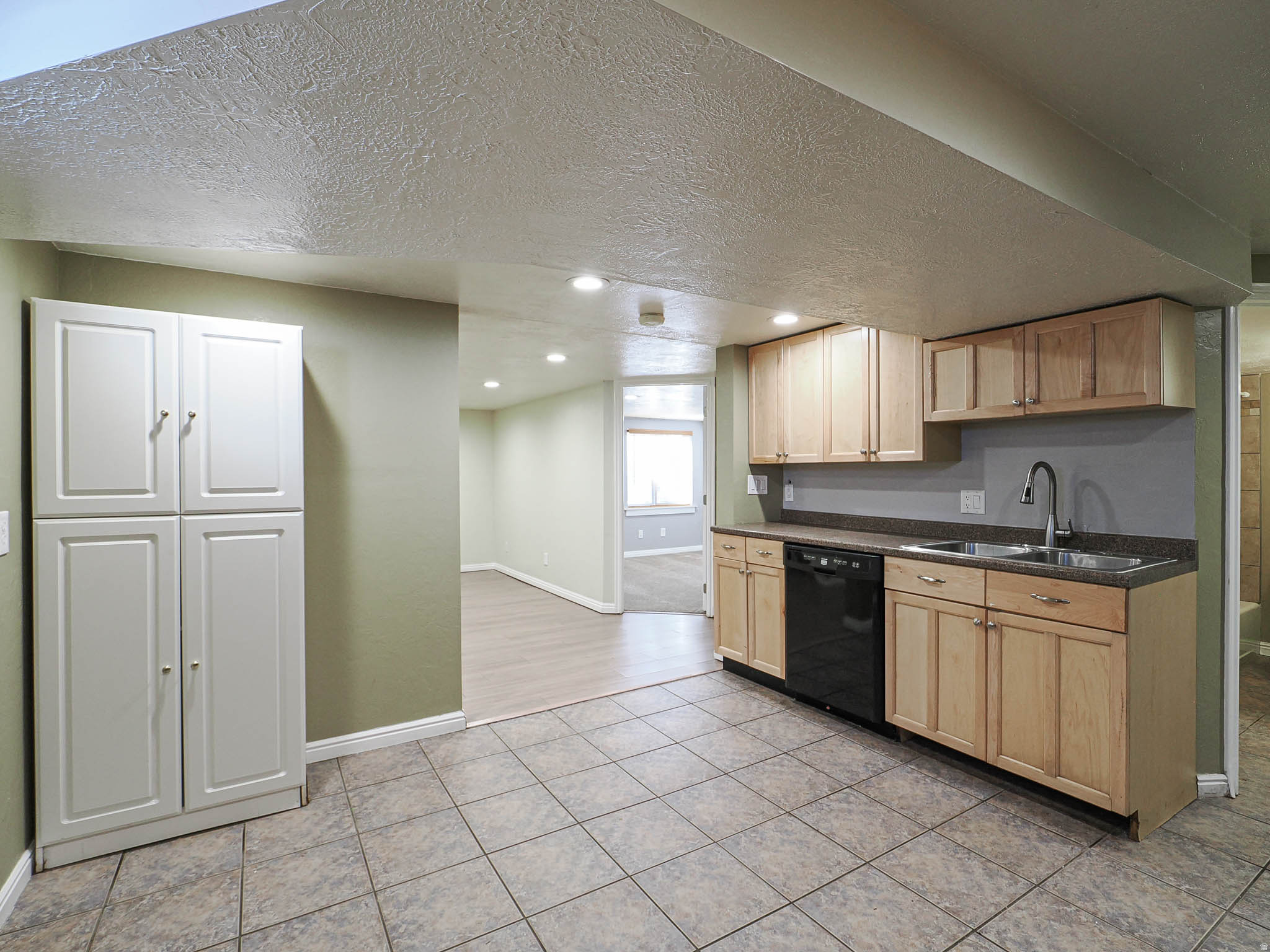 COUNTRY MANOR SUB NO - Residential