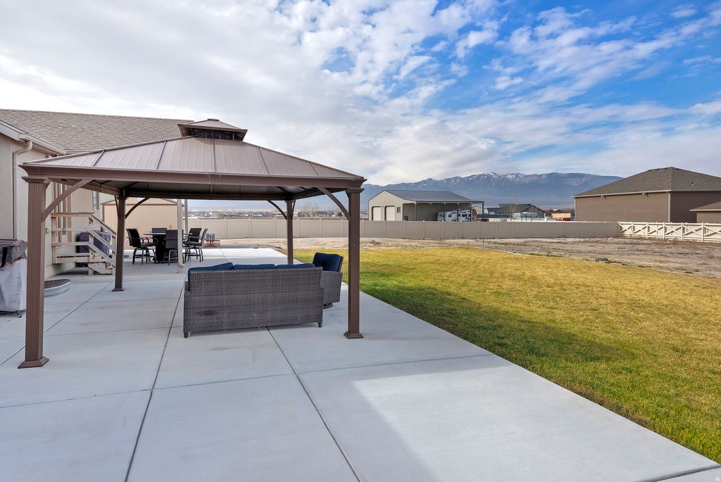 Photo of 428 S SADDLE RD, Grantsville, UT 84029 (MLS # 2136634)