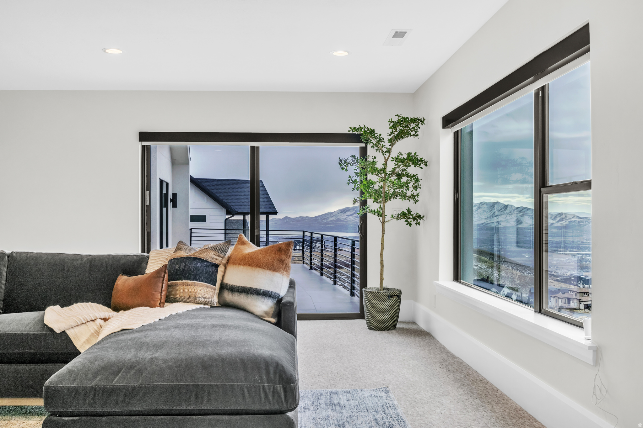 TRAVERSE MOUNTAIN - Residential