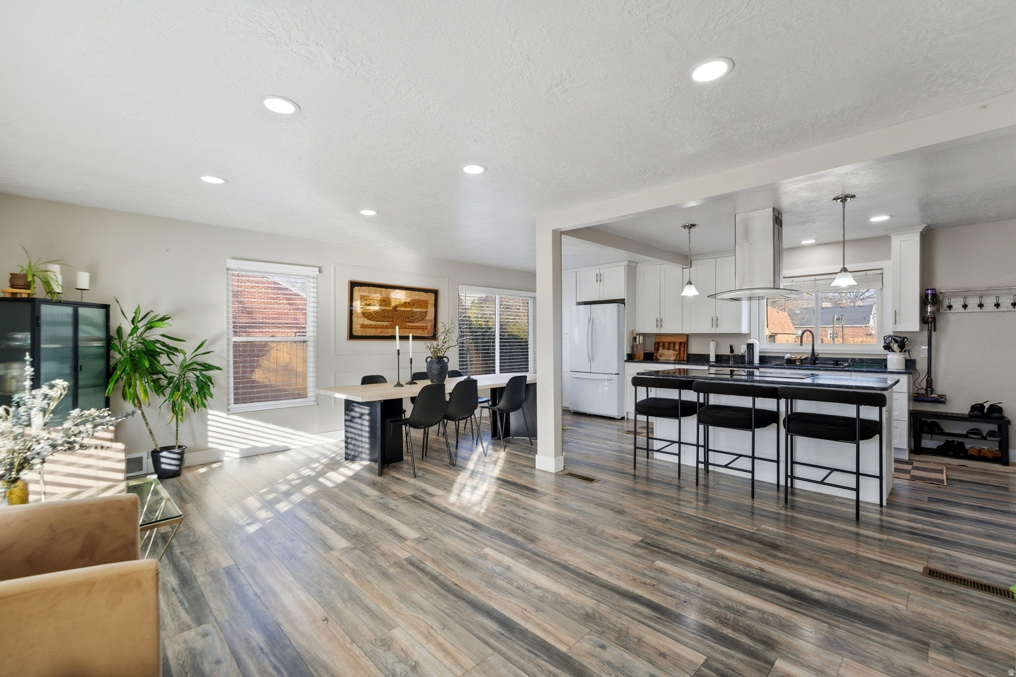 OAKLEY - Residential