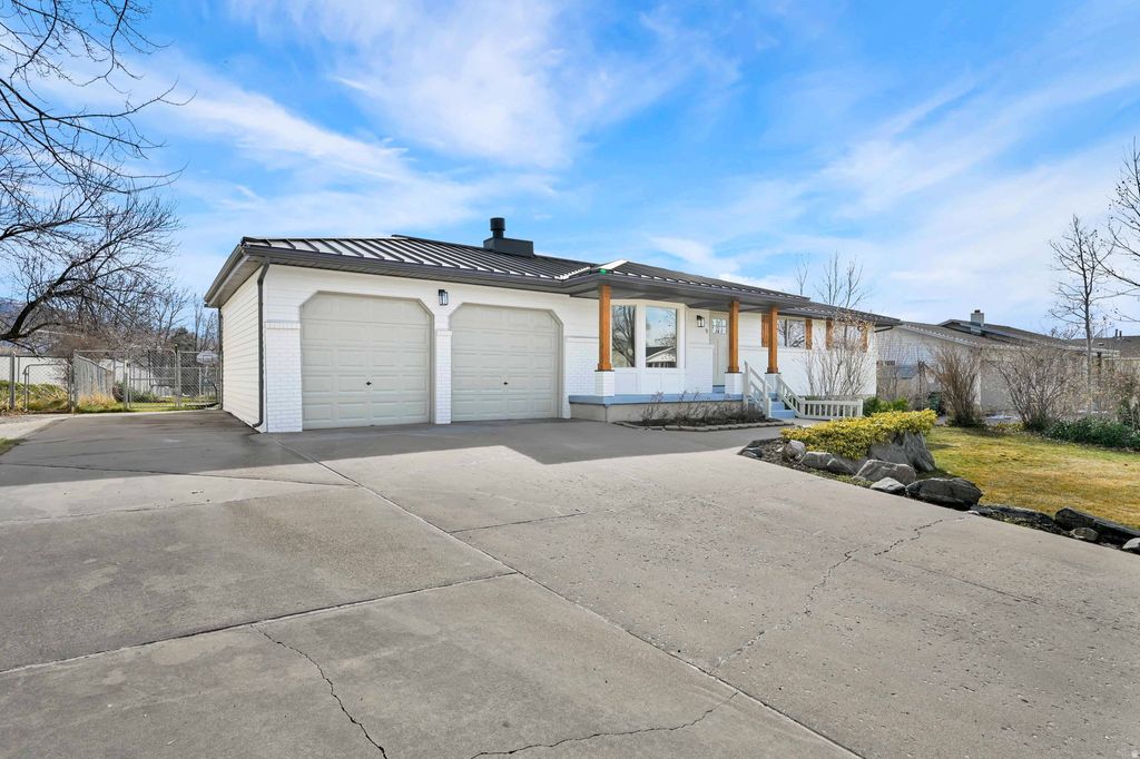 Photo of 9 W PARK DR, Kaysville, UT 84037 (MLS # 2139038)