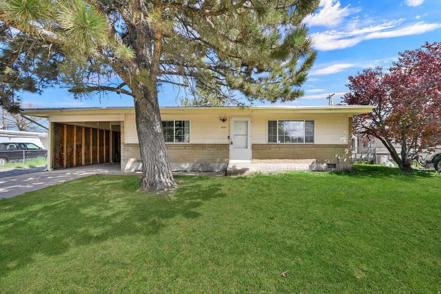 Great starter home in the North Ogden area! Clean, move in ready and priced to sell. Let's go!