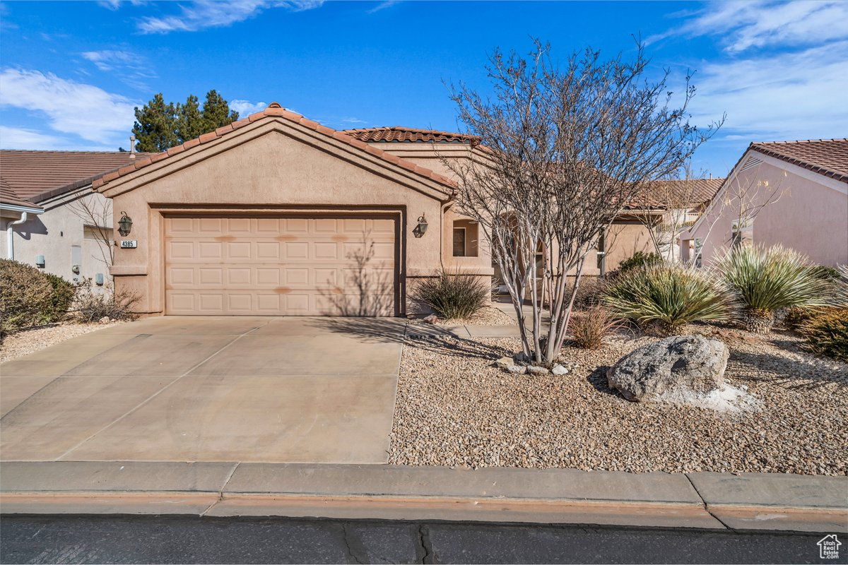 This lightly lived in Sun River home is ready for a new owner. New flooring and carpet throughout the home. Brand new, high-end Viking appliances and a great open floor plan makes this a dream home. Perfectly located in the subdivision, on a desirable street, close to clubhouse and amenities including the pool and spa, sports courts, putting green, and more! Could be a primary residence or second home getaway in sunny Southern Utah. Buyer to verify all information, deemed reliable, however buyer to verify all info including utilities, rental restrictions, and HOA information if applicable.