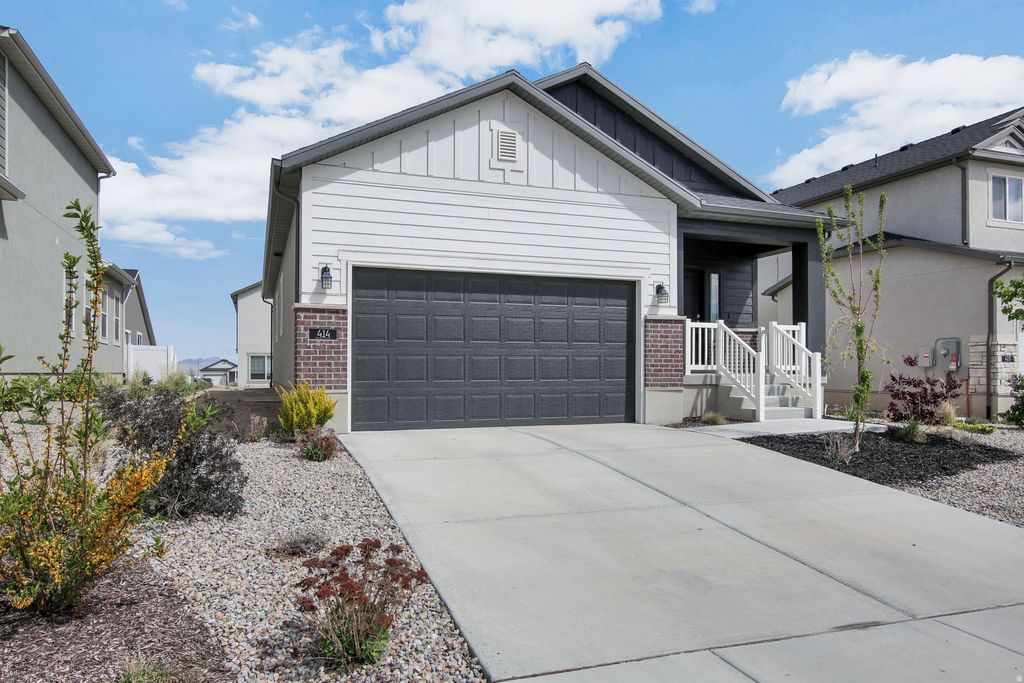 Photo of 414 W DOMAIN LN, Grantsville, UT 84029 (MLS # 2150984)