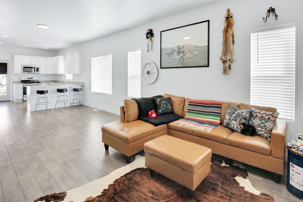 Photo of 414 W DOMAIN LN, Grantsville, UT 84029 (MLS # 2150984)