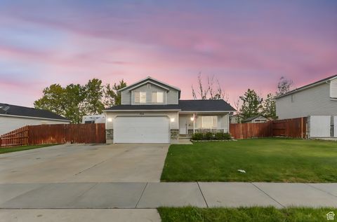 Photo of 455 LINDY WAY, Tooele, UT 84074 (MLS # 2117858)