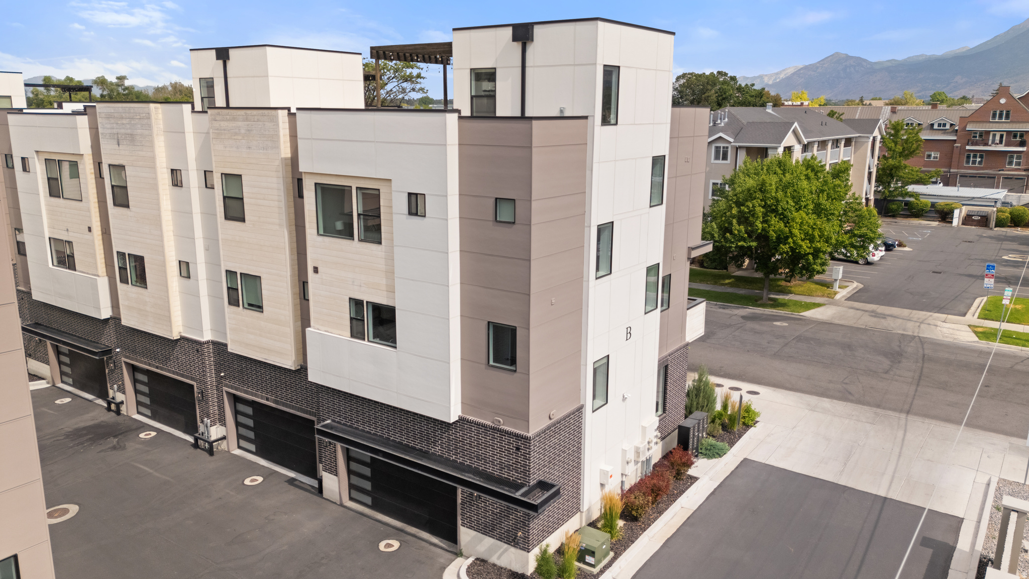 250 I STREET - Residential