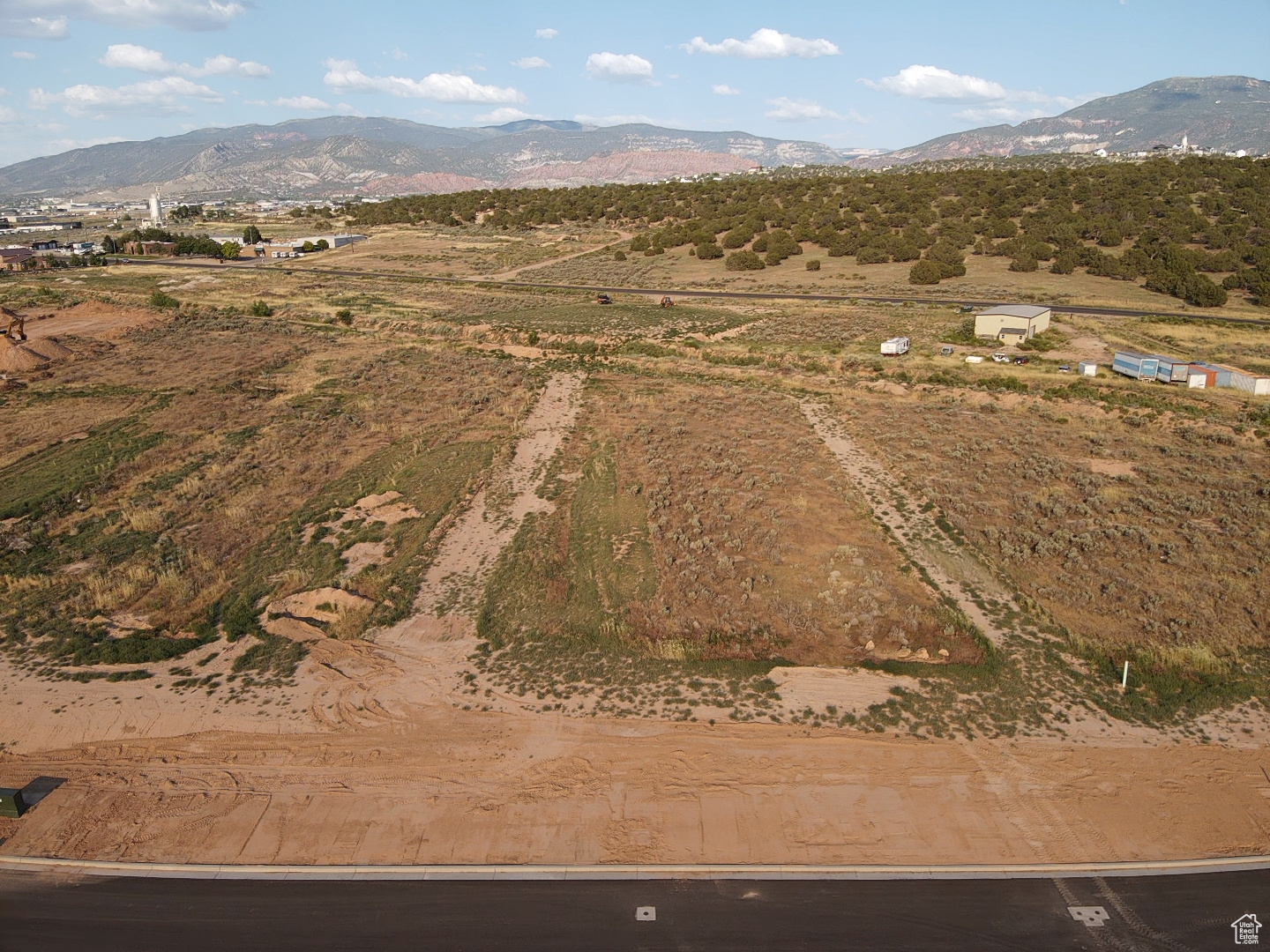 DIAMONTI INDUSTRIAL - Land