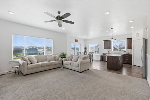 Tiny photo for 460 E 535 S, Hyrum, UT 84319 (MLS # 2154633)