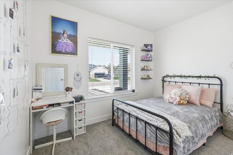 Tiny photo for 460 E 535 S, Hyrum, UT 84319 (MLS # 2154633)