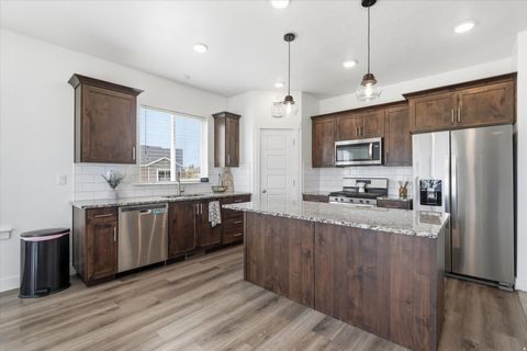 Tiny photo for 460 E 535 S, Hyrum, UT 84319 (MLS # 2154633)