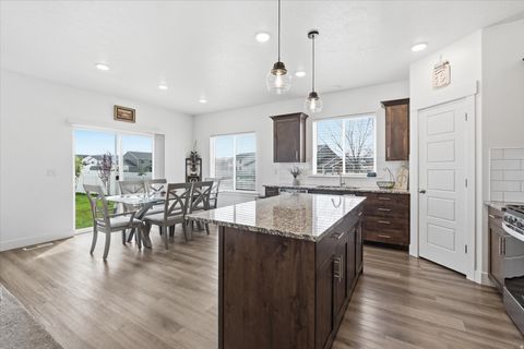 Tiny photo for 460 E 535 S, Hyrum, UT 84319 (MLS # 2154633)