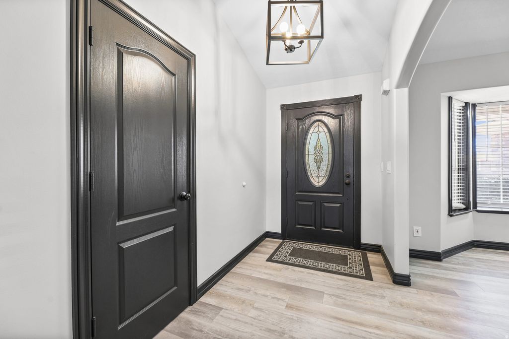Photo of 14434 S VANTAGE CIR W, Bluffdale, UT 84065 (MLS # 2174450)