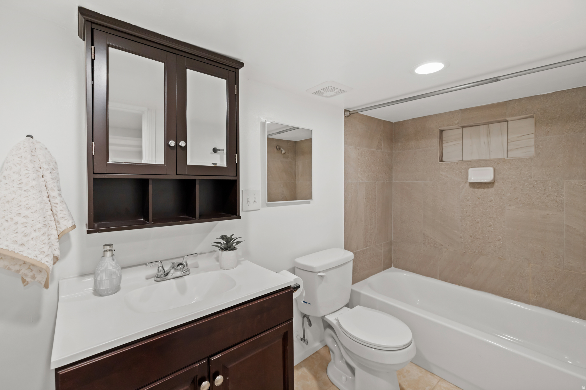 ROBERTIE PLACE - Residential