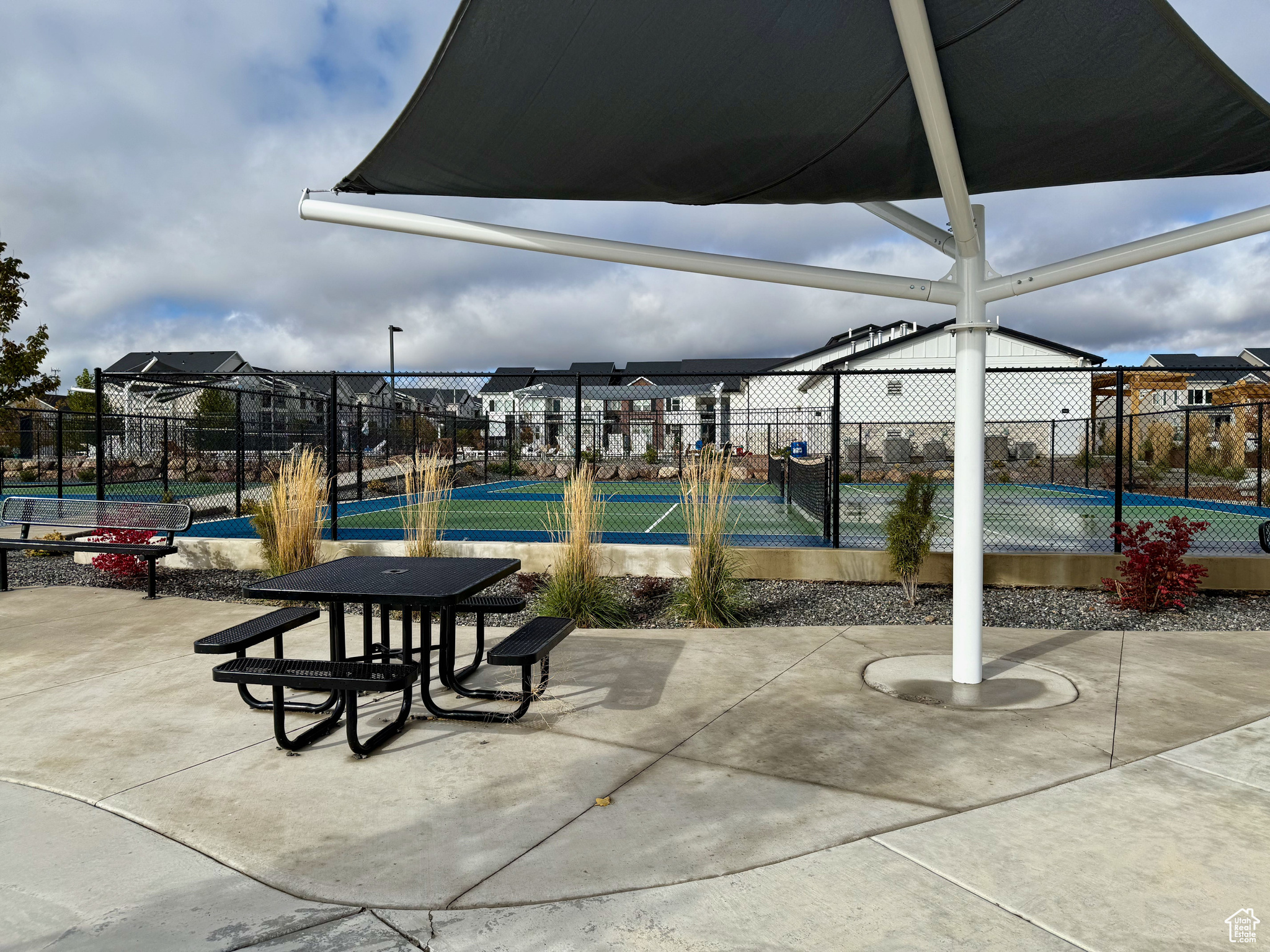 WILLOW POINT - Residential