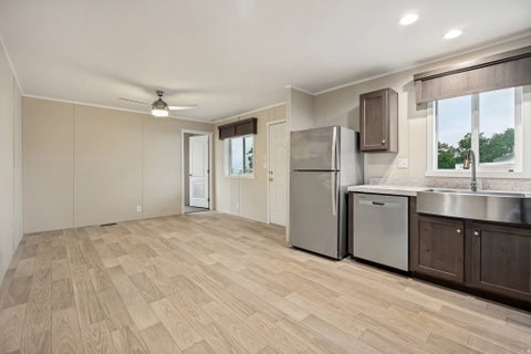 Mobile Home For Sale - 142 Cushing Way<br/> Layton, UT 84041