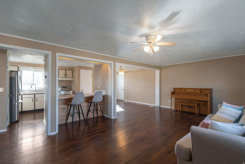 Photo of 260 N 200 W, Manti, UT 84642 (MLS # 2146291)