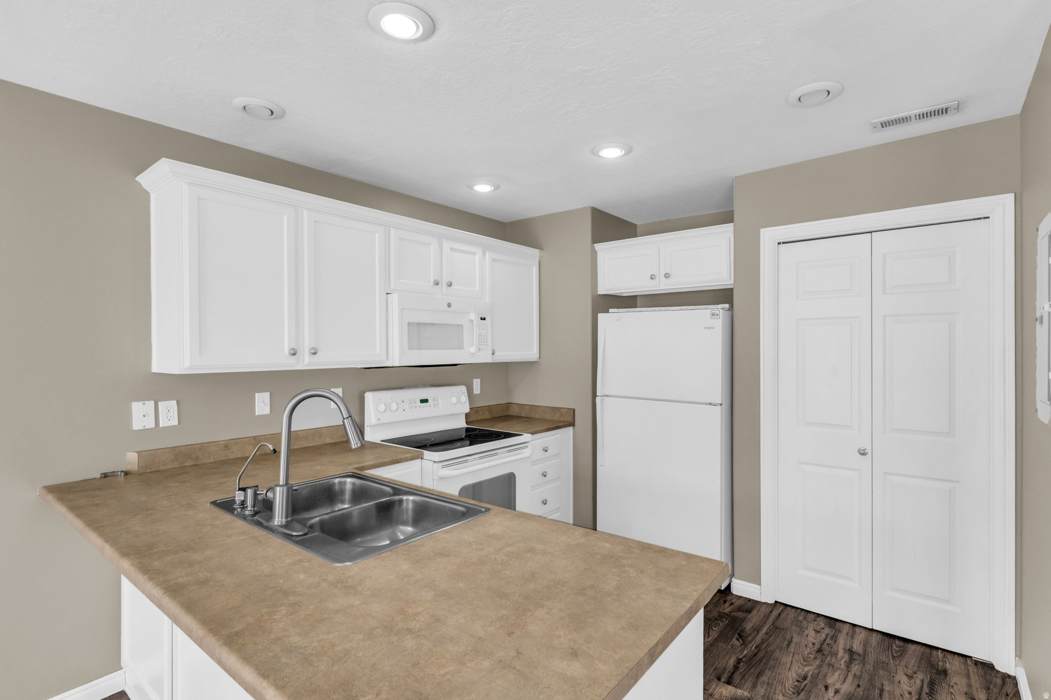 GATEWAY VILLAGE - Residential