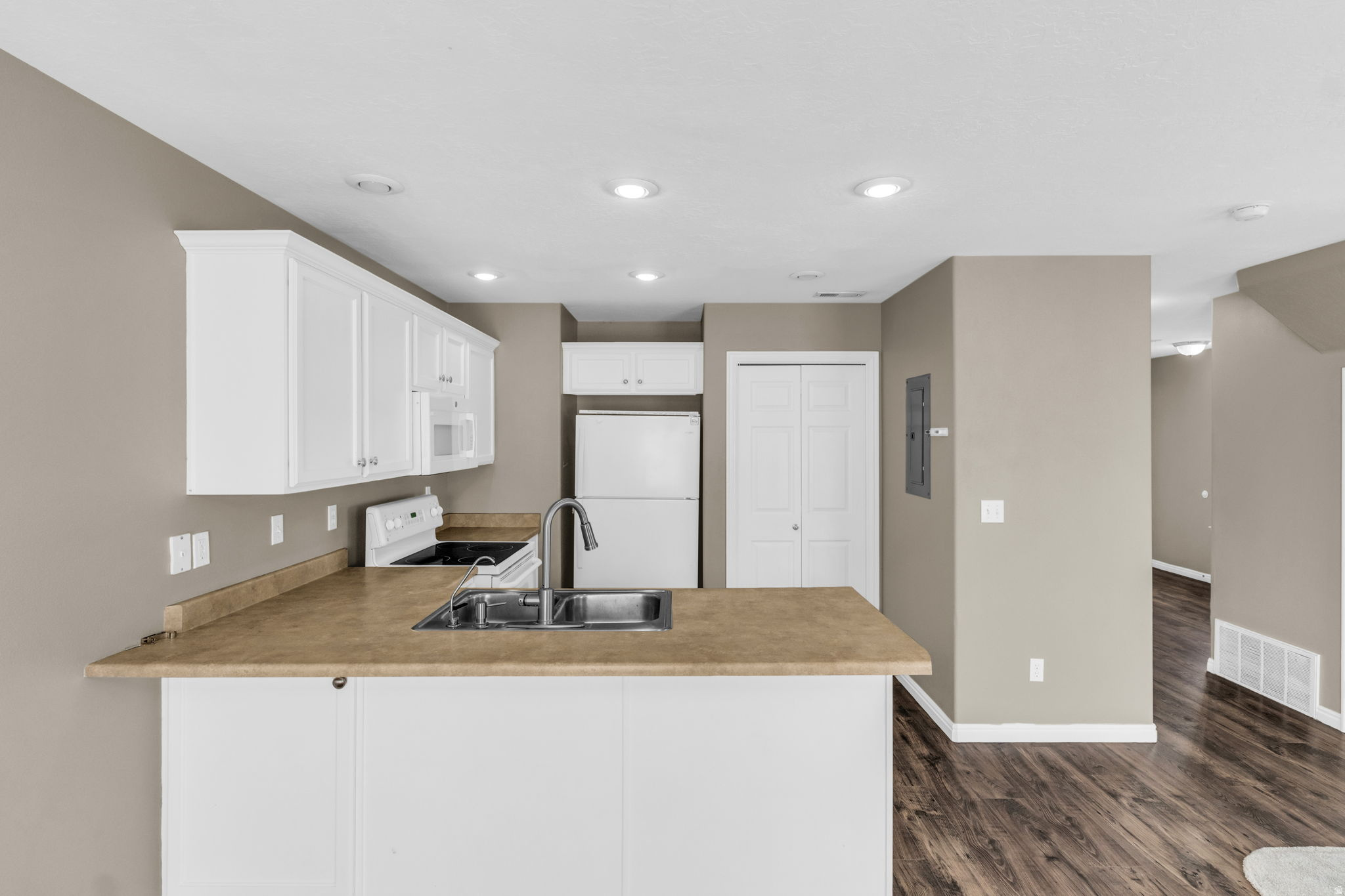 GATEWAY VILLAGE - Residential
