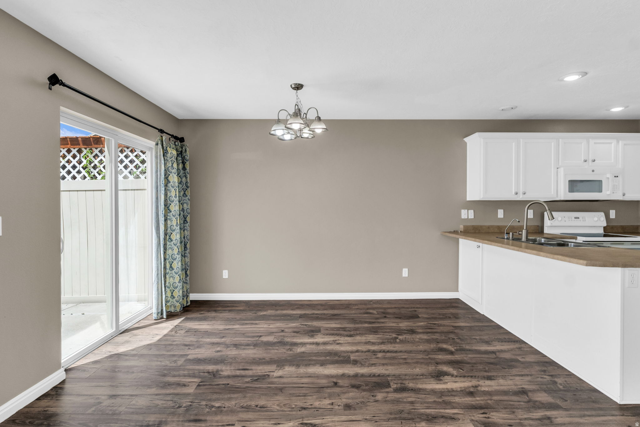 GATEWAY VILLAGE - Residential