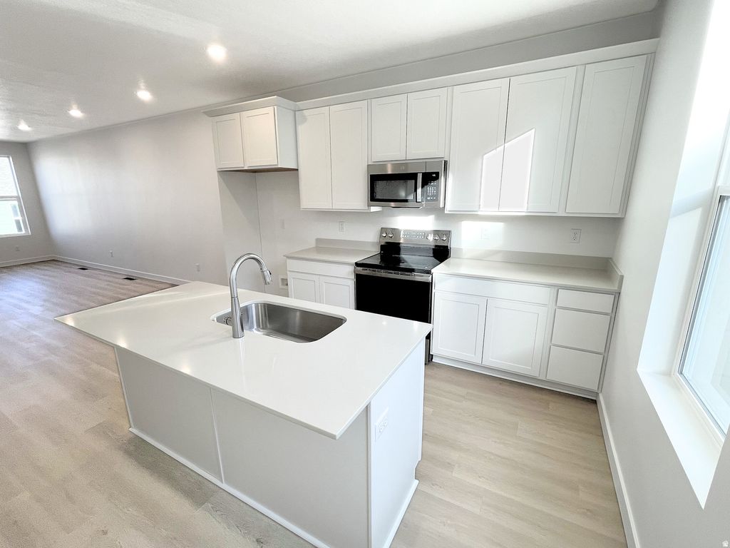 Photo of 867 S MATHILDA DR #244, Saratoga Springs, UT 84045 (MLS # 2152442)