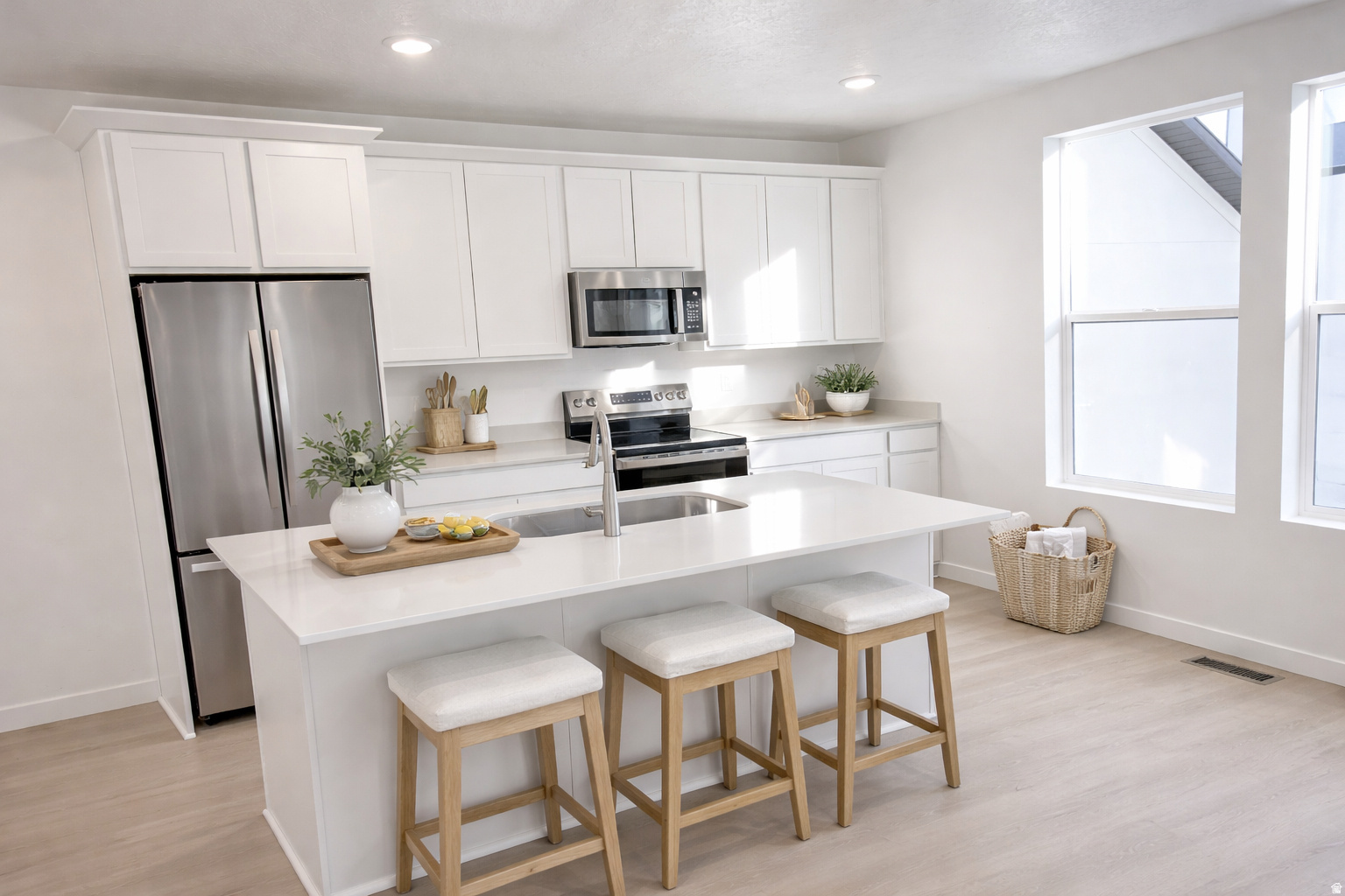 BEACON POINTE - Residential