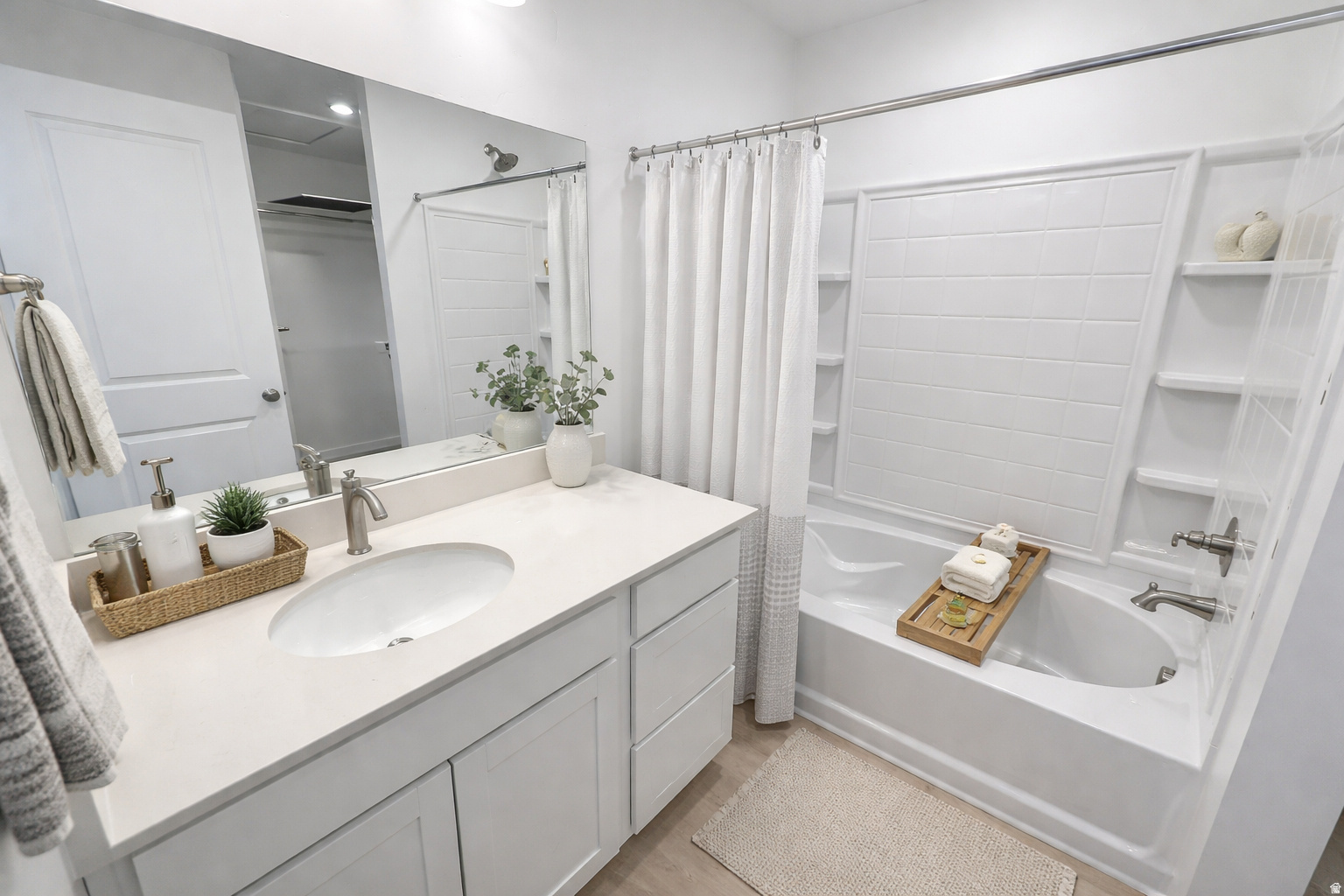 BEACON POINTE - Residential