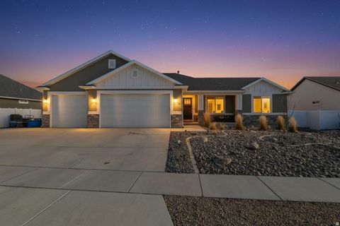 Photo of 4854 N CLIFFROSE DR, Eagle Mountain, UT 84005 (MLS # 2132170)