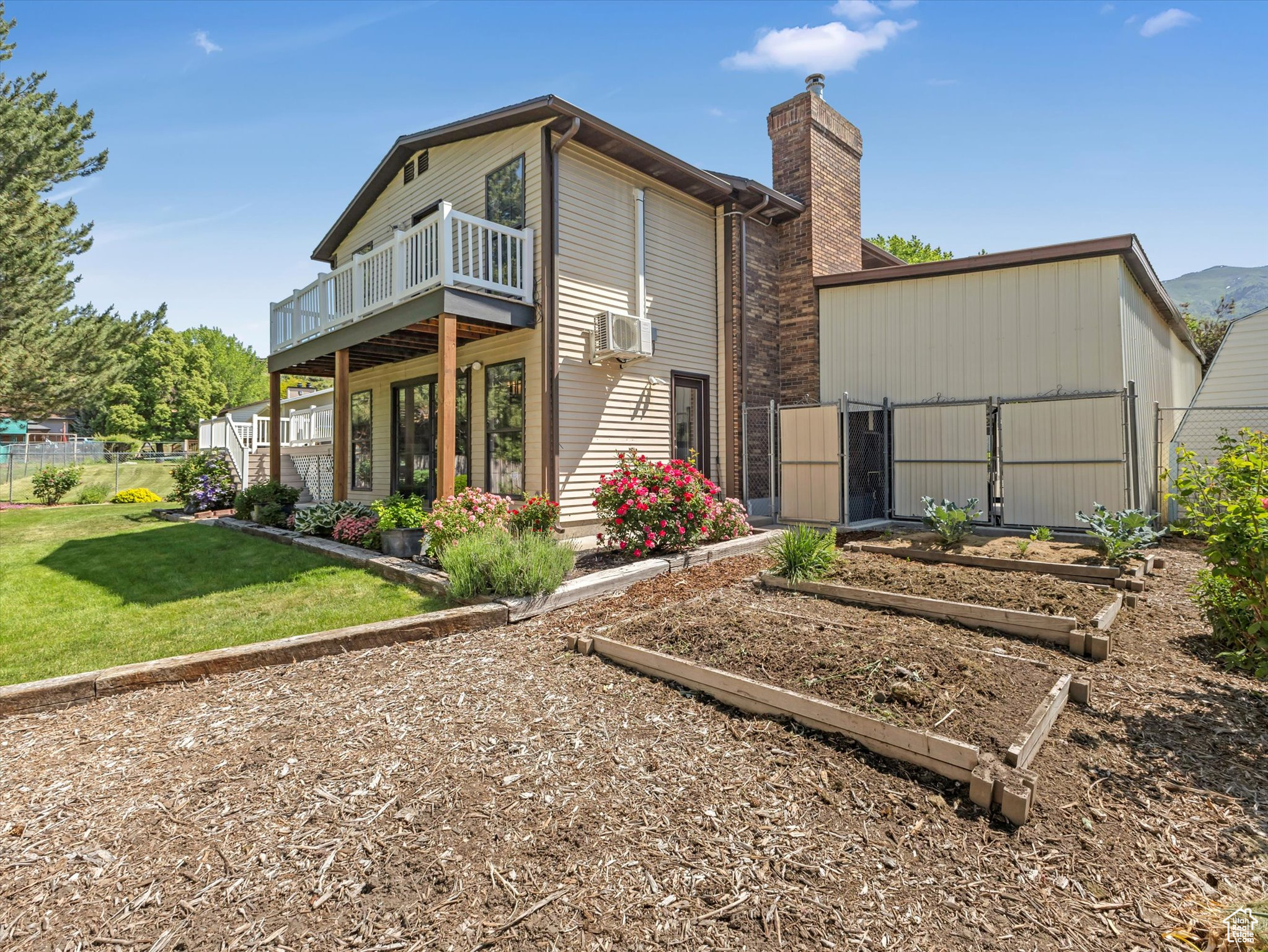 EAST LAYTON HILLS - Residential
