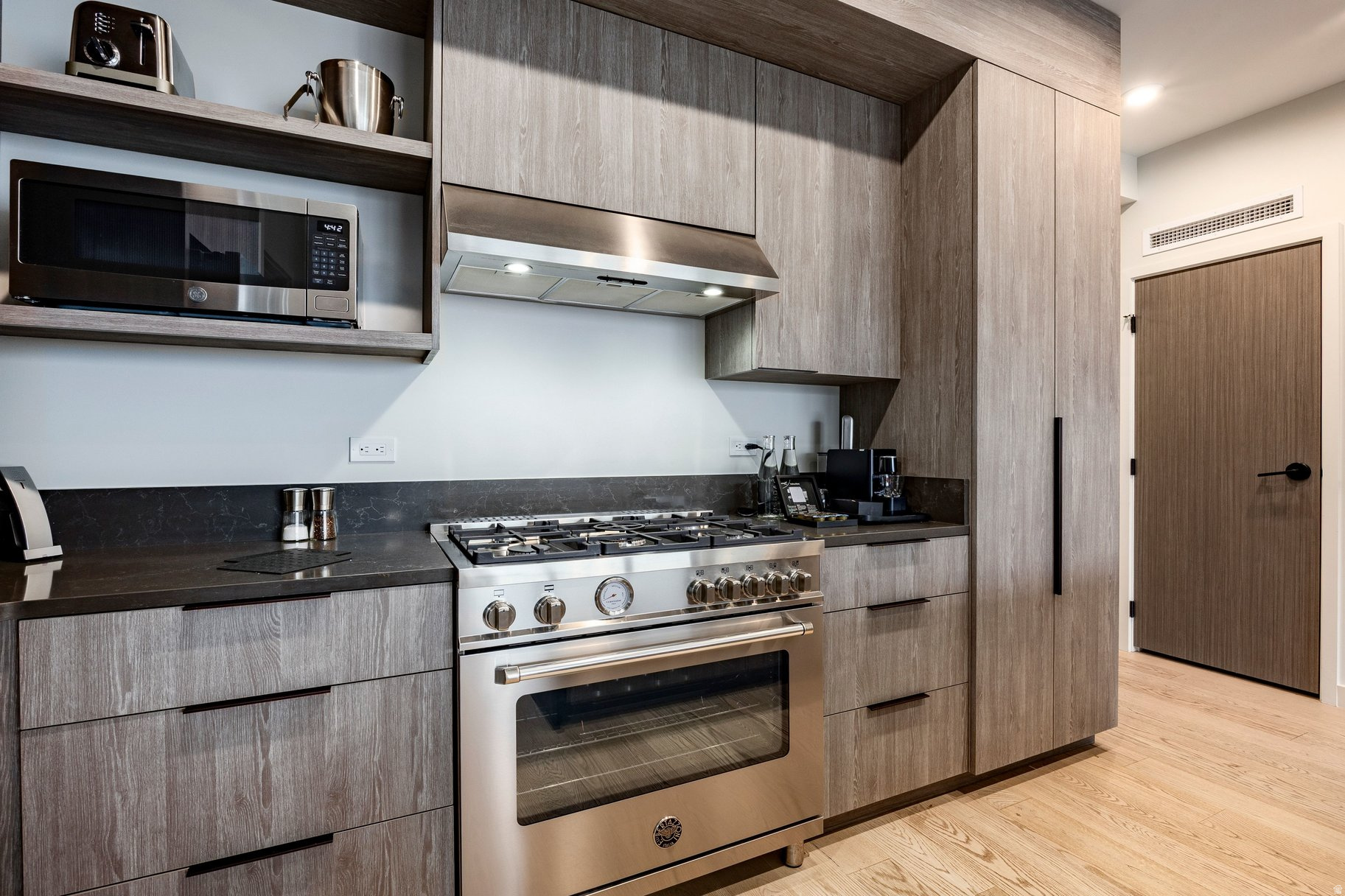 RC17 RESIDENCES AND - Residential