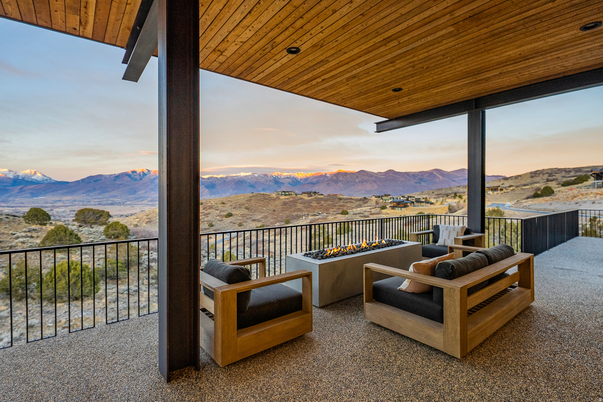 RED LEDGES - Residential