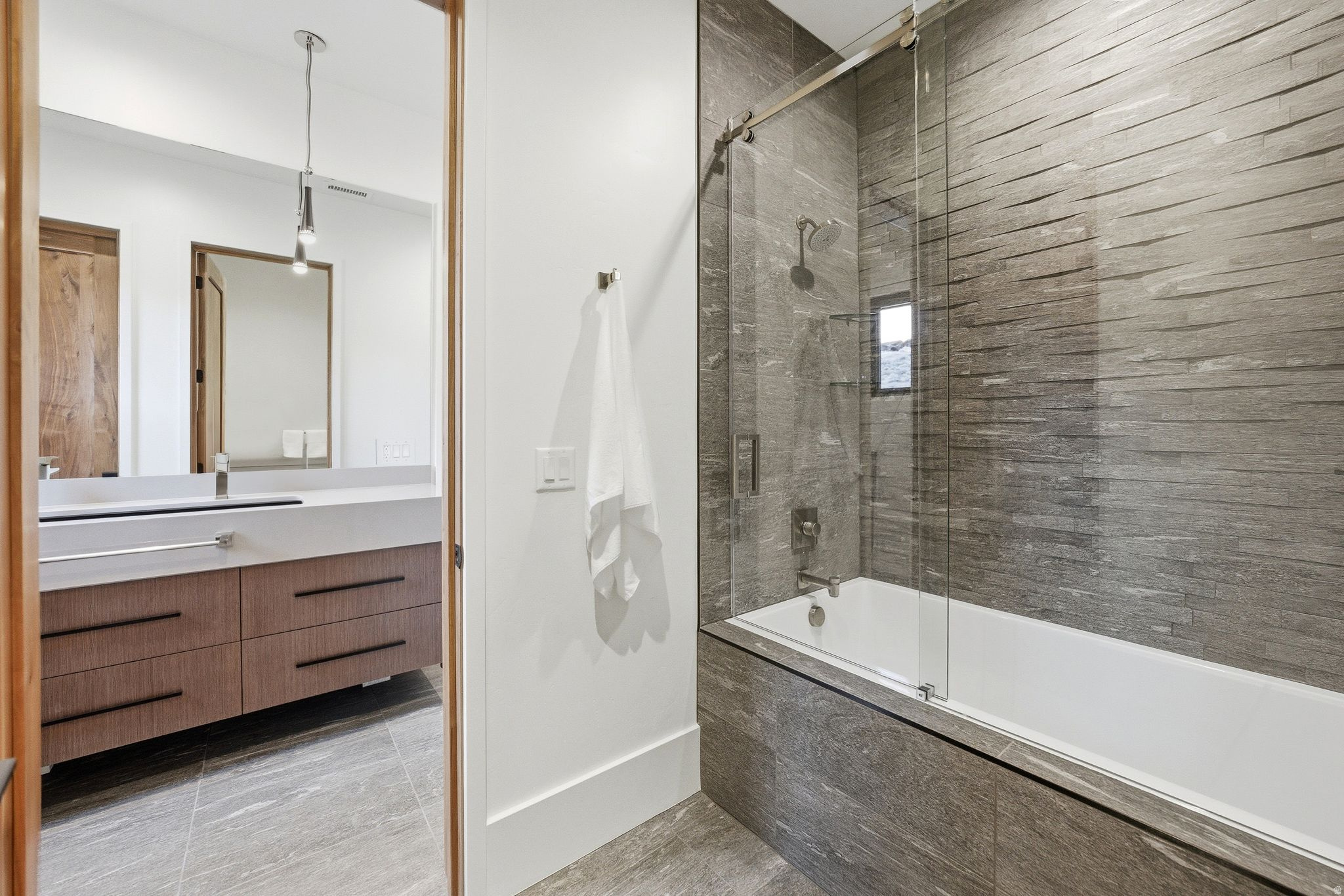 RED LEDGES - Residential