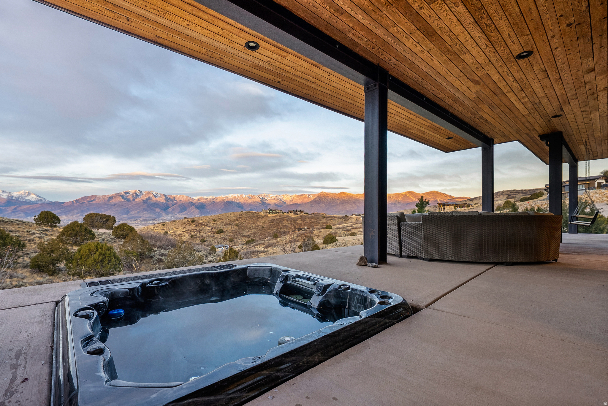 RED LEDGES - Residential