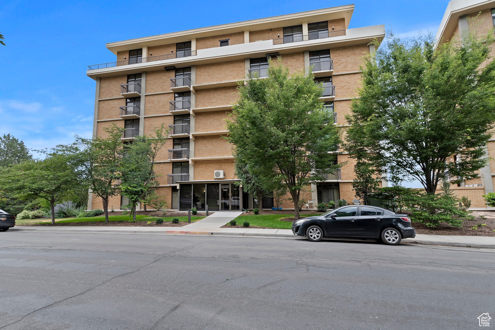 DONNER TOWER - Residential