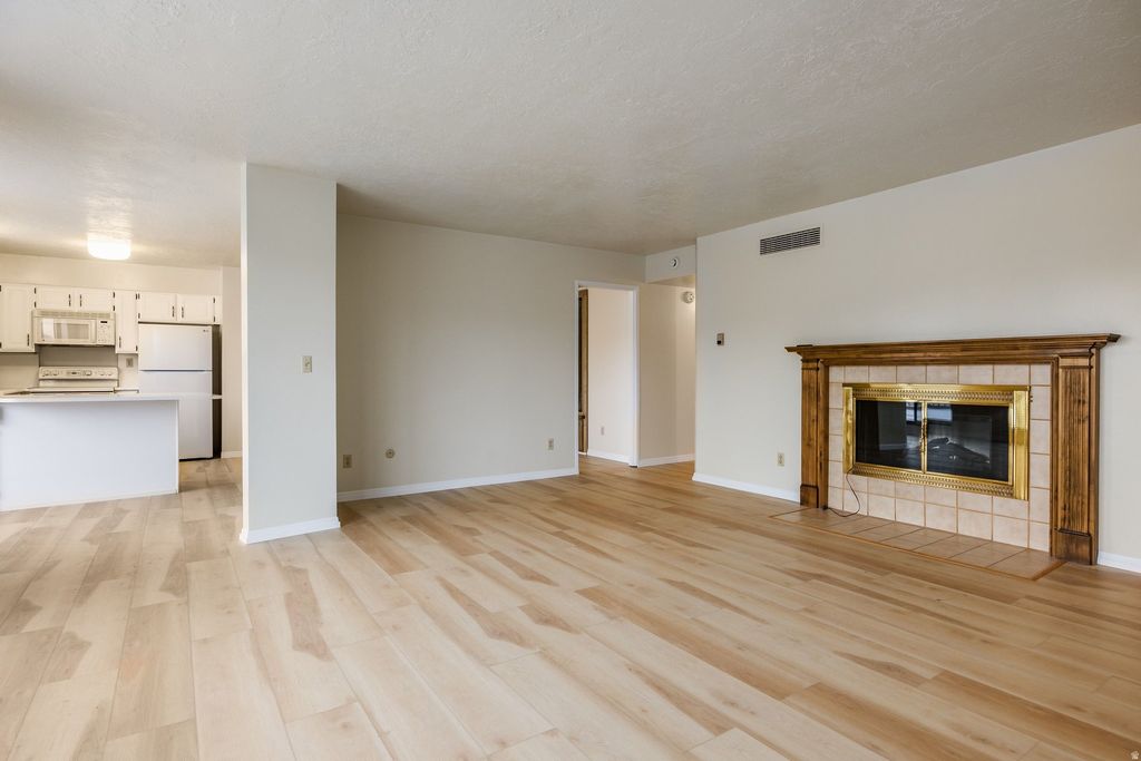 Photo of 245 N VINE ST W #803, Salt Lake City, UT 84103 (MLS # 2160612)