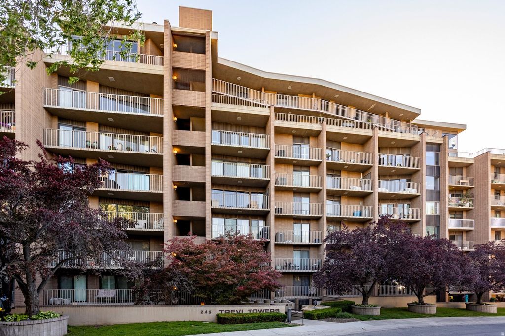 Photo of 245 N VINE ST W #803, Salt Lake City, UT 84103 (MLS # 2160612)