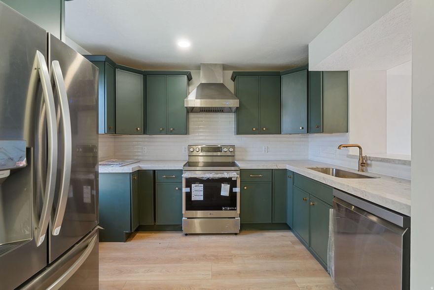 **Open house Sat Mar 28th 11:00-1:00** Step into a fully remodeled home that feels anything but typical. Designed with a custom, high-end touch-featuring quartz countertops, warm LVP flooring, designer lighting, and beautifully updated bathrooms throughout. New furnace and A.C, located in the heart of Heber, just minutes from local restaurants, shopping, and everyday conveniences-with no HOA. Agent related to seller